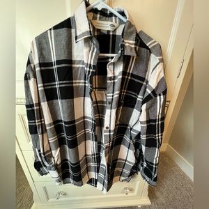 Old navy boyfriend, fit, black and white plaid flannel women’s size large